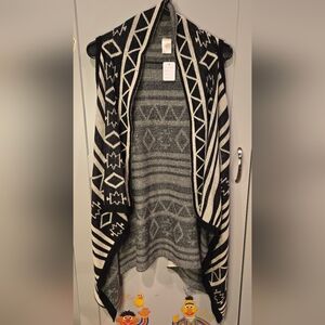 Lildy Black and White Geometric Pattern Women Sweater